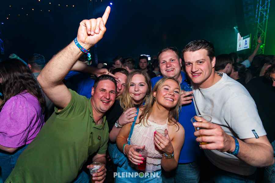 Publiek Bewerkt    (87)